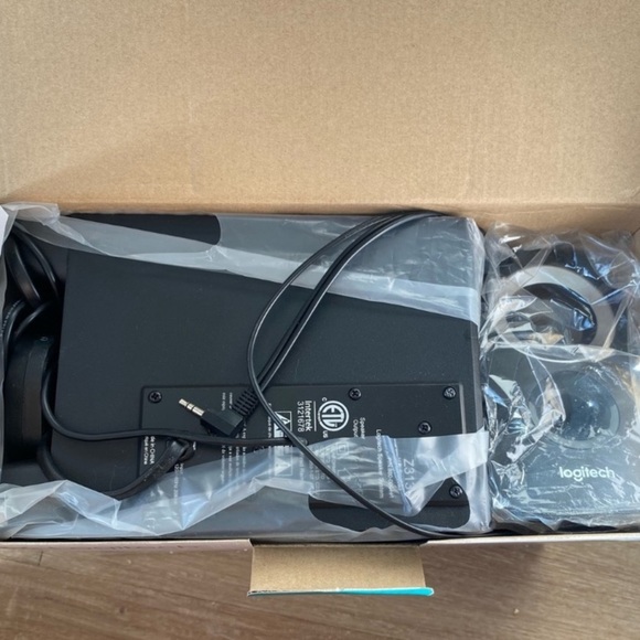 Logitech z313 2.1 Channel Stereo Speaker System - Picture 5 of 8